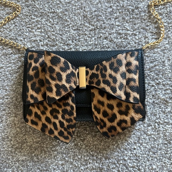 Crossbody cute bow, built in wallet - Picture 5 of 7